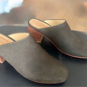 Nisolo Green Suede Women's Mules